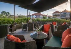 Bar, Cafe and Lounge 6 Grand Livio Kuta Hotel