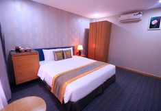 Bedroom 6 The Blue Airport Hotel