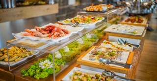 Buffet là gì? TOP 10 nhà hàng buffet được du khách yêu thích, Traveloka VN
